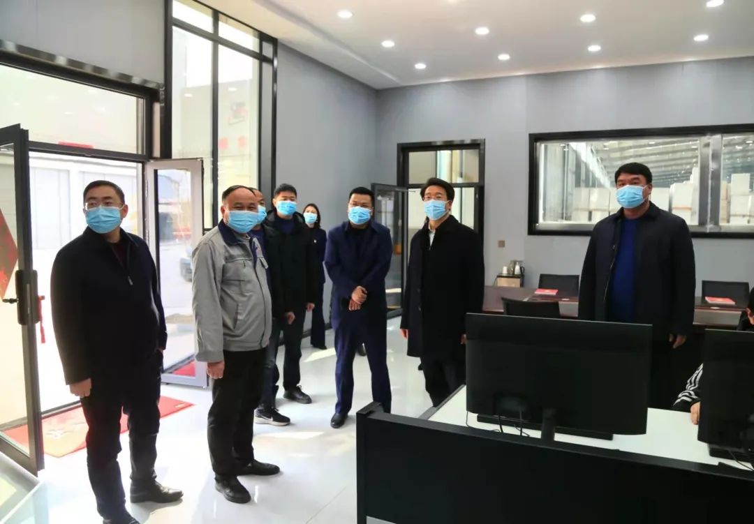 新密市市委副書記、市長(zhǎng)程洋調(diào)研新密市正興耐火材料有限公司，送服務(wù)強(qiáng)信心，沖刺首季“開門紅”！(圖1)